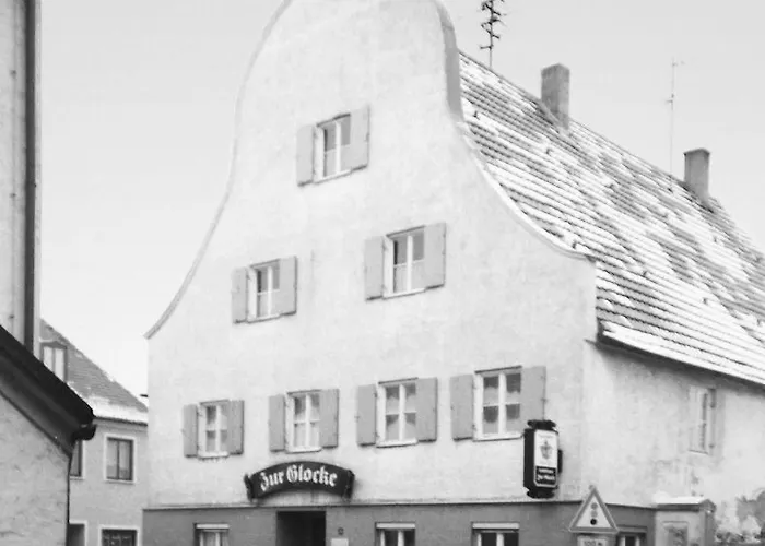 & Restaurant Zur Glocke ホテル