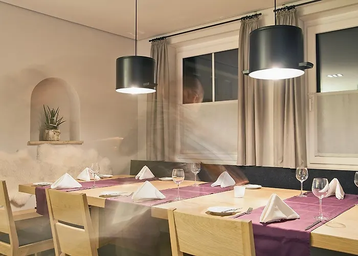 & Restaurant Zur Glocke ホテル